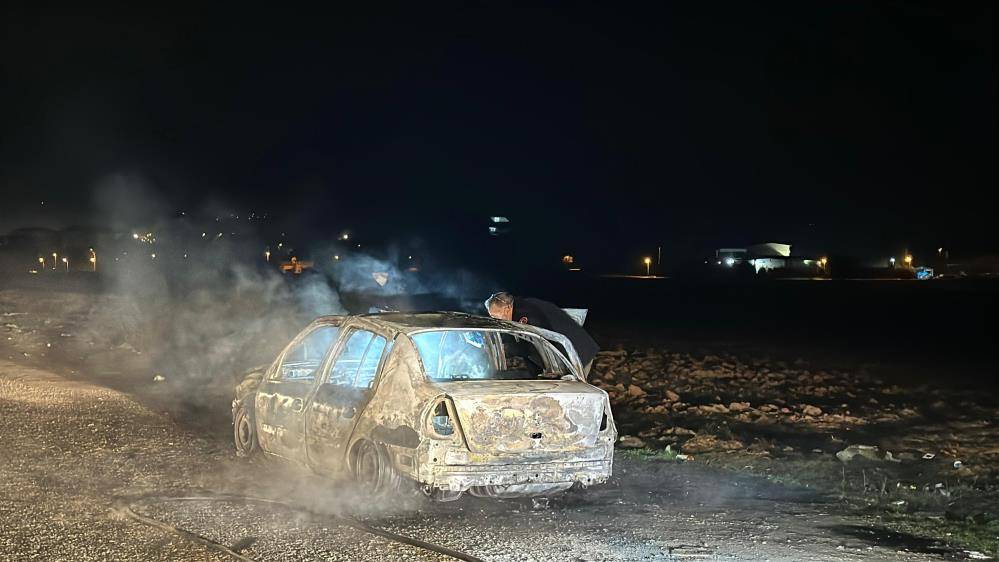 Alev alan otomobil hurdaya döndü, yanmış ceset bulundu 7